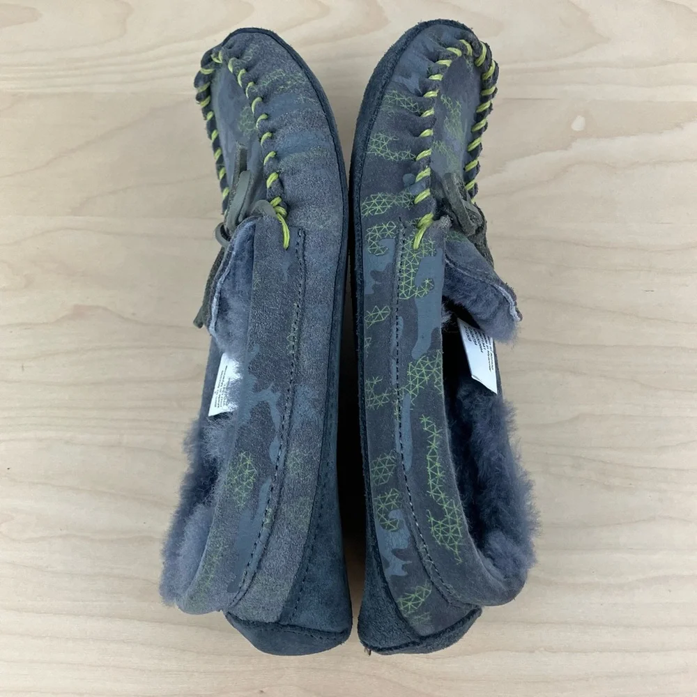 L.L. Bean Kids Size 4.0 Wicked Good Slipper Moccasins Gray Camouflage Lined